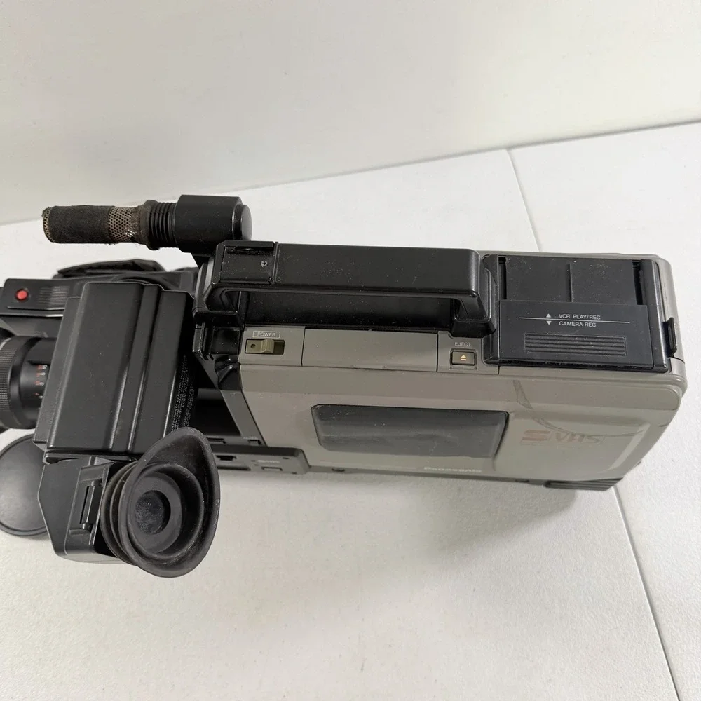 Panasonic AG-450 S-VHS VHS Reporter Movie Camcorder AS IS FOR PARTS READ